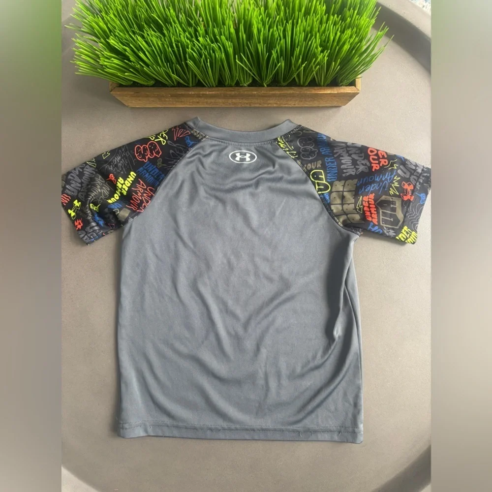 Under Armour Kids Gray Tee with Red Logo Size 4